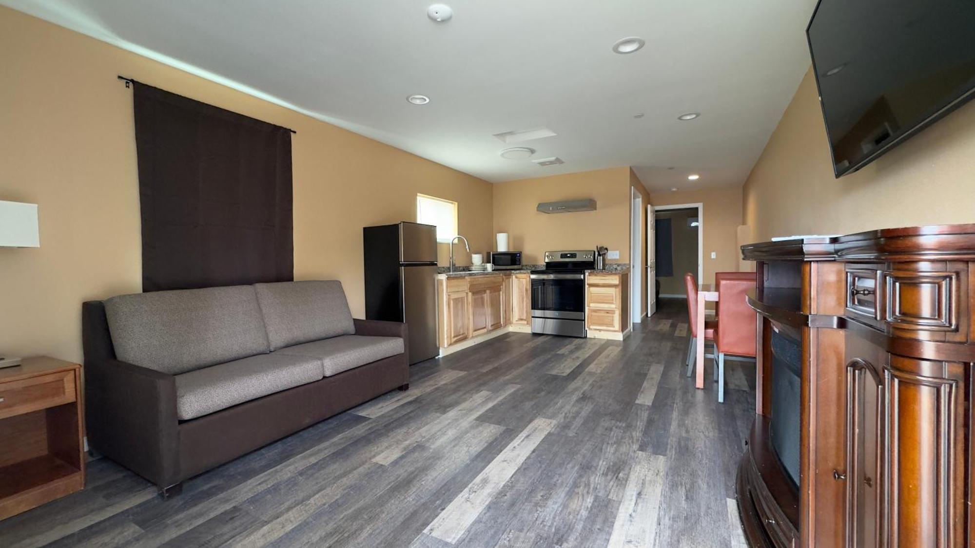 Far West Cabin-Tiny Homes Rental Forks Eksteriør bilde